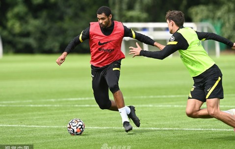 爱游戏网址 -集结日洛杉矶湖人备战英超，完成体检细节曝光，球迷炸锅，身体对抗强度拉满的简单介绍