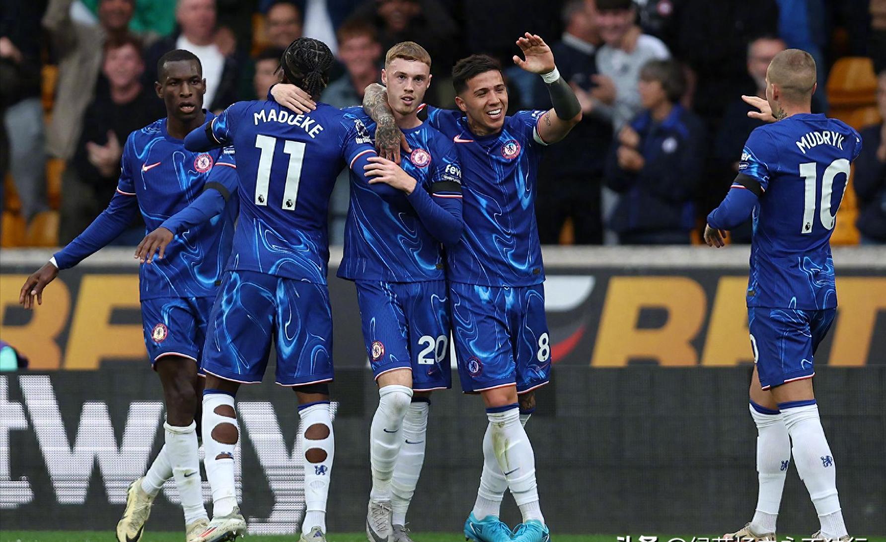 向着胜利前进美智子被抱在沙发上 向着胜利前进美智子被抱在沙发上