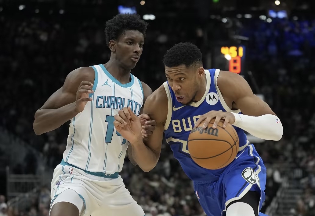 NBA总决赛冲刺阶段再迎强敌,密尔沃基雄鹿外线爆发,主帅态度——引发热议,年轻球员得到机会的简单介绍 NBA总决赛冲刺阶段再迎强敌,密尔沃基雄鹿外线爆发,主帅态度——引发热议,年轻球员得到机会的简单介绍