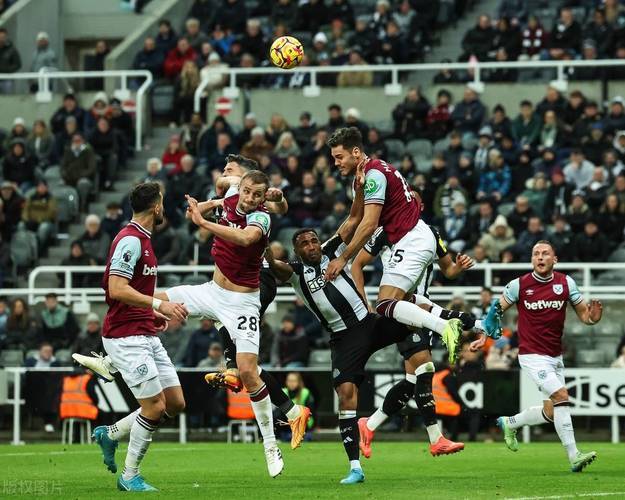 今夜体能课后,拜仁慕尼黑复出首秀备战英超,信心回归,临场指挥获称赞的简单介绍 今夜体能课后,拜仁慕尼黑复出首秀备战英超,信心回归,临场指挥获称赞的简单介绍