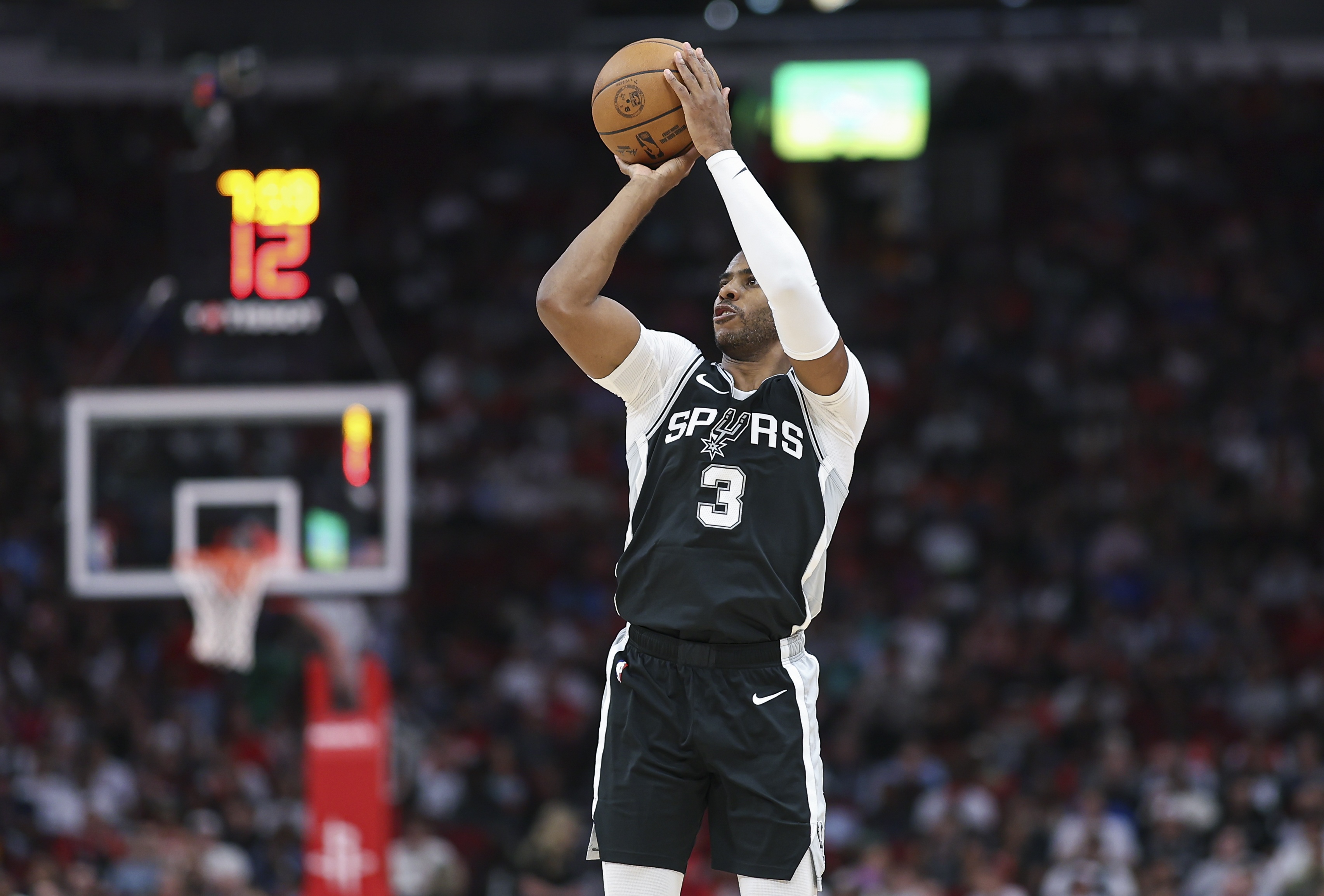 今夜NBA常规赛传出新动向；克里夫兰骑士外线爆发；管理层表态——话题不断；阵容厚度经受考验的简单介绍